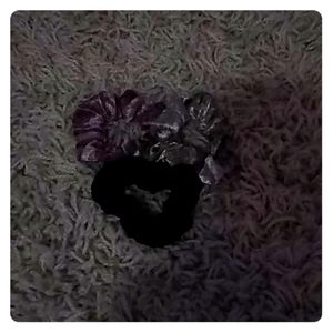 3 scrunchies pink,gold,and black.